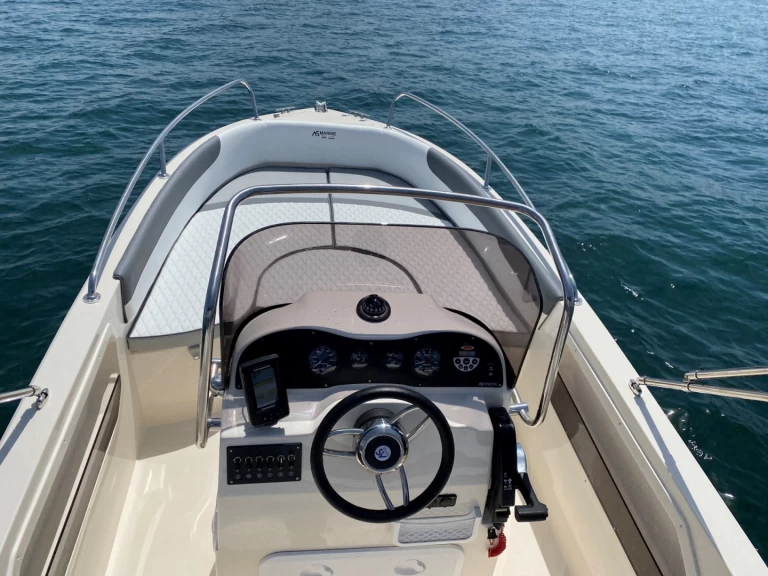 Eolo Eolo 570 Open charter bareboat eller skeppad i Funtana-Fontane