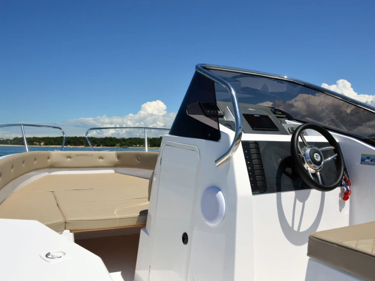 Hyra Motorbåt  med eller utan skeppare Marinello Funtana-Fontane 