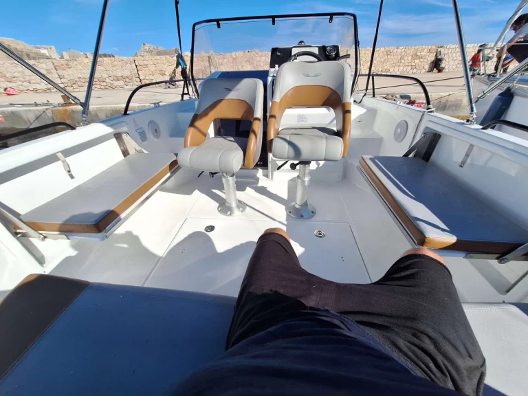 Bénéteau Flyer7 charter bareboat eller skeppad i Port-de-Bouc