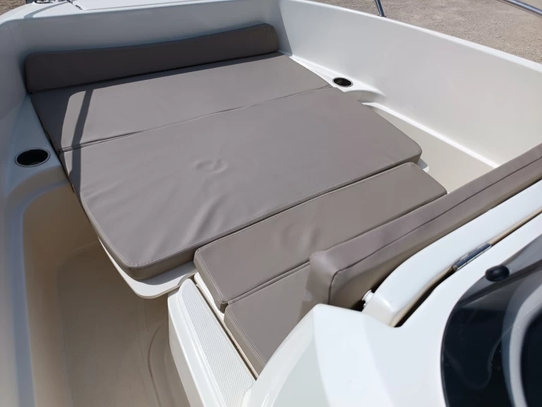 Quicksilver Activ 605 Open charter bareboat eller skeppad i Aix-les-Bains