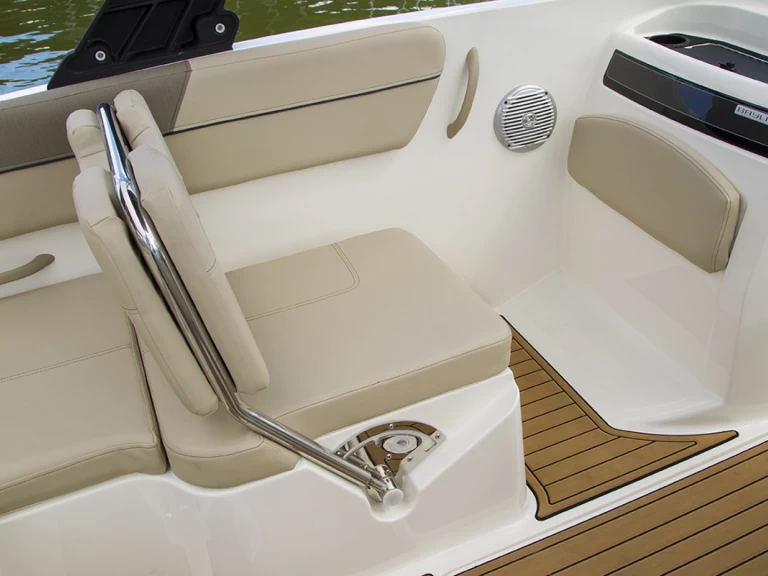 Hyr en Bayliner VR6 OB Altea 