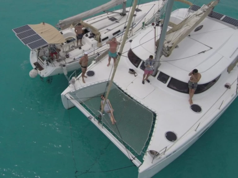 Hyra Katamaran  med eller utan skeppare Fountaine Pajot Porto Montenegro 