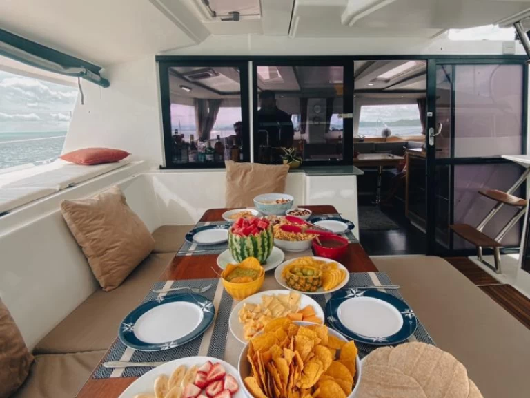 Uthyrning Motorbåt  Fountaine Pajot med en båtlicens 