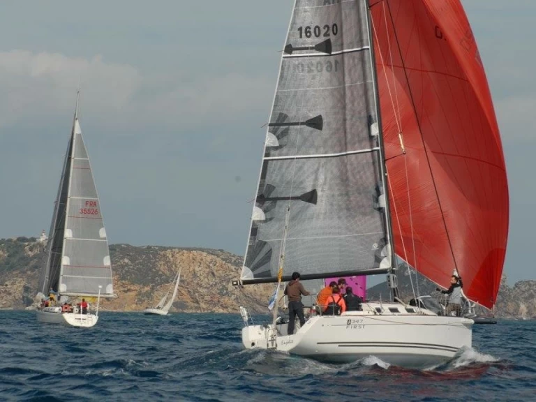 Uthyrning Segelbåt  Bénéteau med en båtlicens 