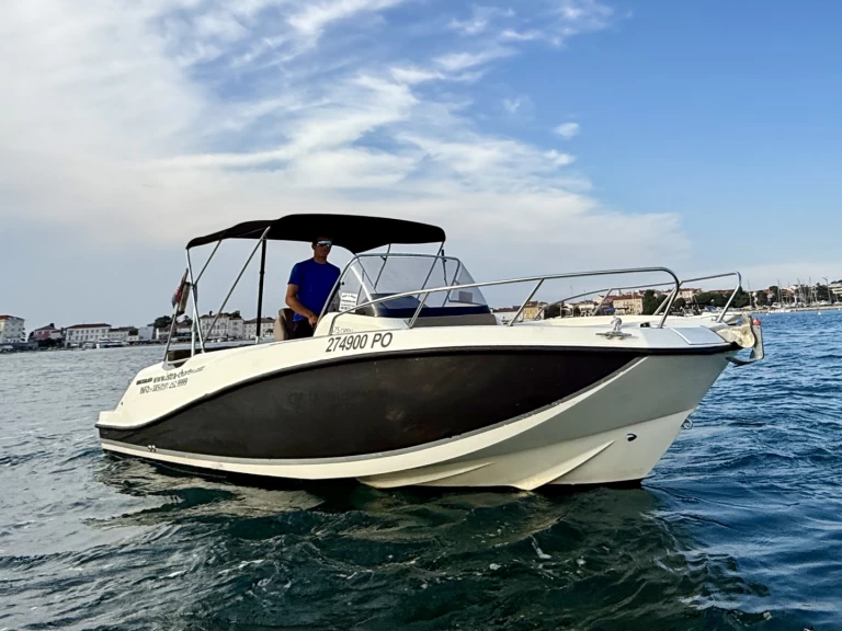 Hyra Motorbåt  med eller utan skeppare Quicksilver Poreč 