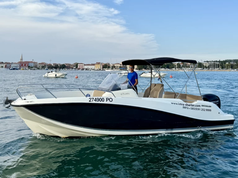 Uthyrning Motorbåt  Quicksilver med en båtlicens 