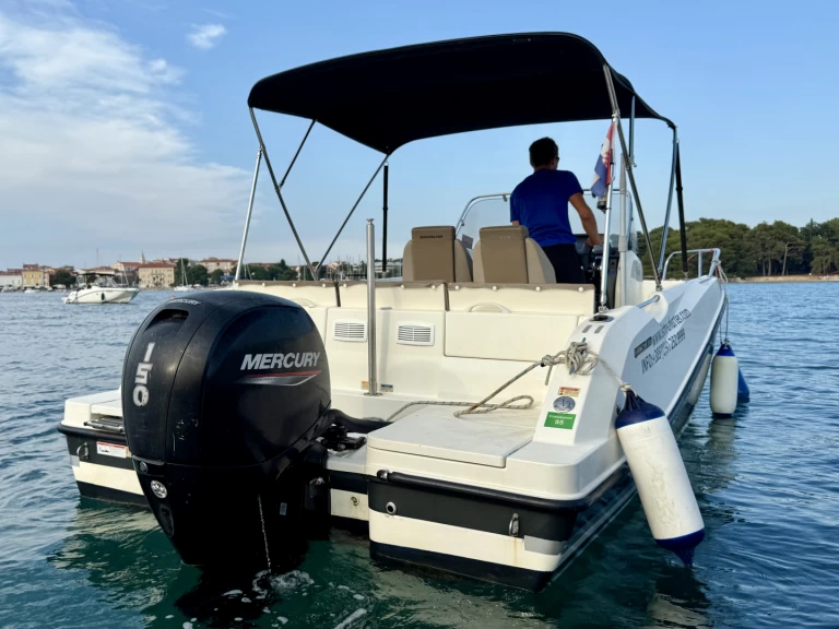Quicksilver Activ 675 Open Smart Pack charter bareboat eller skeppad i Poreč