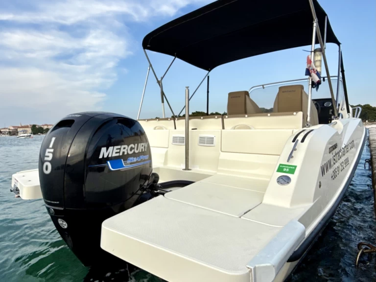 Uthyrning Porec Port - Quicksilver Activ 675 Sundeck av Samboat 