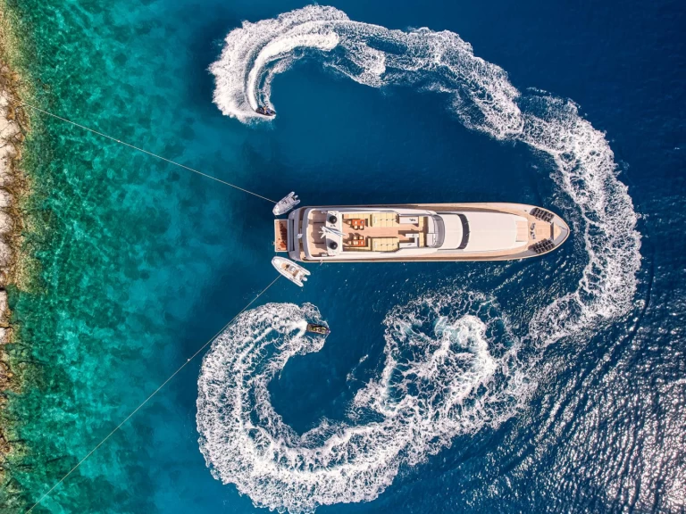 Cantieri di Pisa, Italy KINTARO charter bareboat eller skeppad i Aten