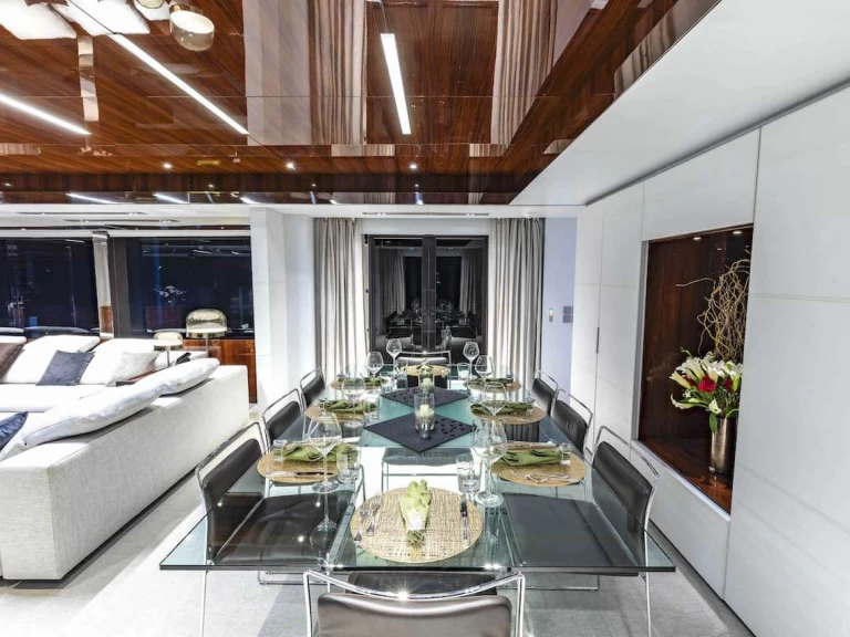 Yacht charter Newport billig NO SURRENDER