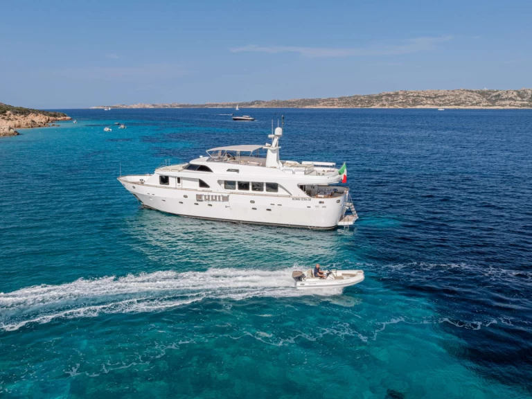 Lyx yacht för uthyrning Olbia till det bästa priset 