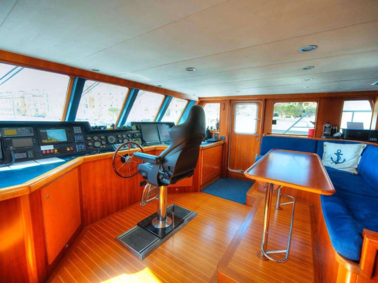 Yacht charter Valletta billig VOYAGER