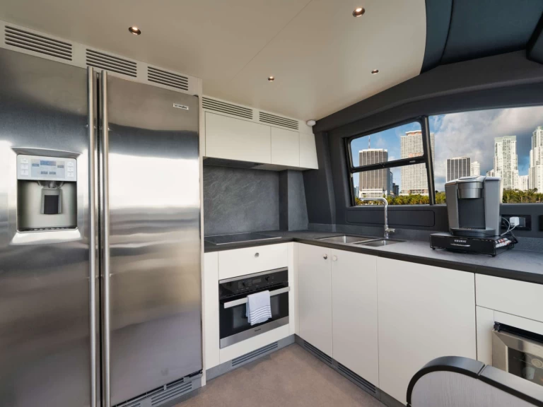 Hyra Lyx yacht med eller utan skeppare Azimut Aventura 