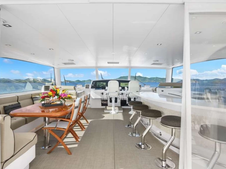 Horizon SEAGLASS 74 charter bareboat eller skeppad i Nassau