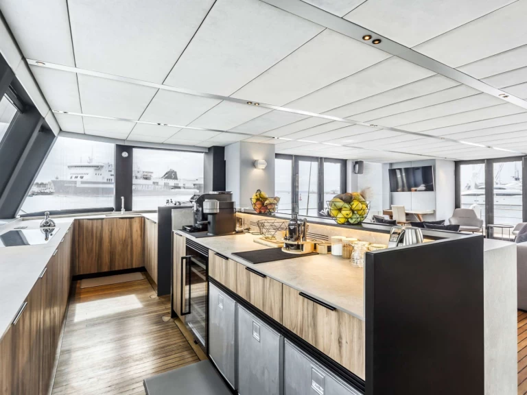 Sunreef MIDORI charter bareboat eller skeppad i Nassau