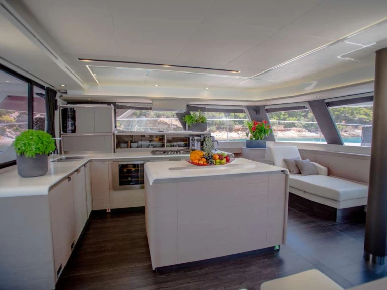 Yacht charter Nea Peramos billig MAJESTY OF GREECE