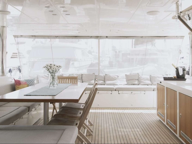 Lagoon BLUE DESTINY charter bareboat eller skeppad i Palermo