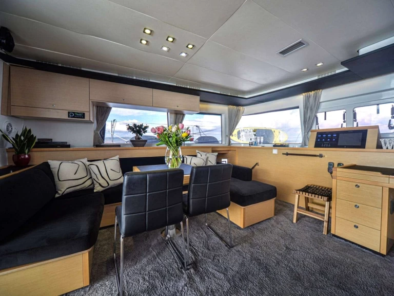 Lagoon AURA charter bareboat eller skeppad i Dodekanisos