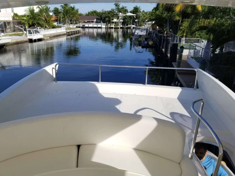 Azimut Shedai charter bareboat eller skeppad i Miami Beach