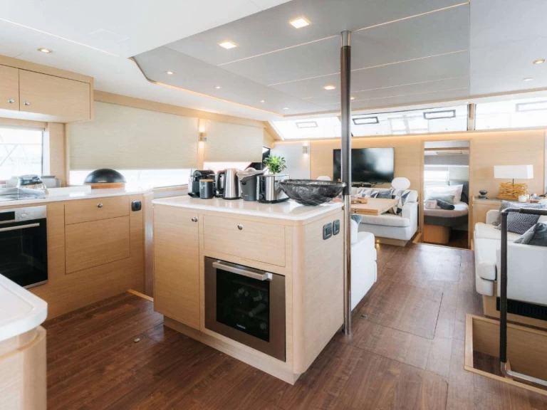 Aquila TiAmo charter bareboat eller skeppad i Lavrio