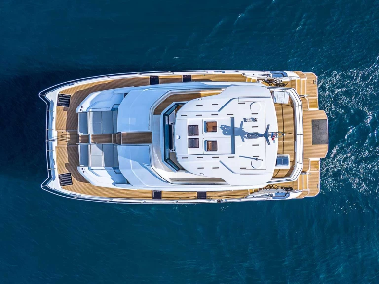 Aquila By My Side charter bareboat eller skeppad i Skradin