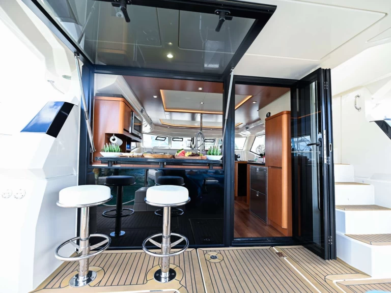 Aquila Beach Boomer I charter bareboat eller skeppad i Bahamas 