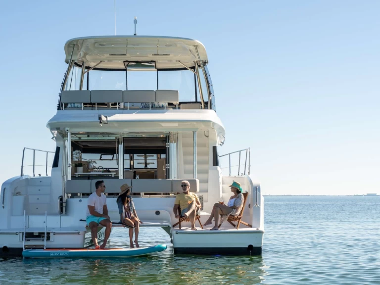 Lyx yacht för uthyrning Lavrio till det bästa priset 