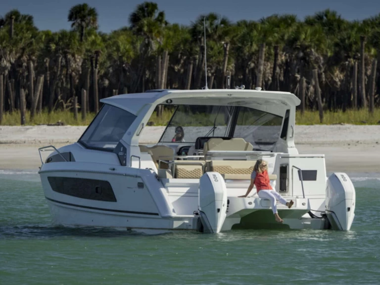 Hyra Lyx yacht med eller utan skeppare Aquila Sardinien 