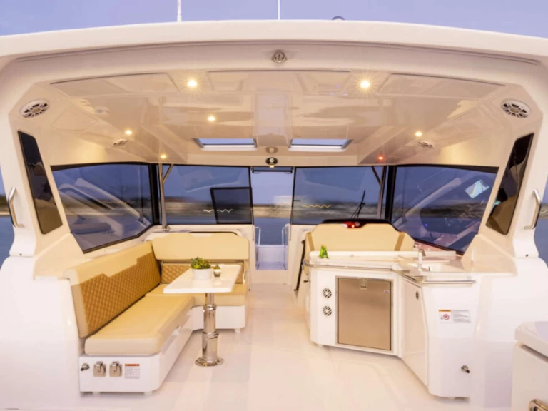 Lyx yacht för uthyrning Sardinien till det bästa priset 