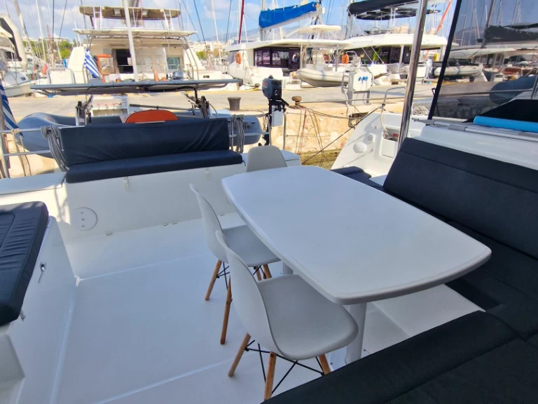 Båtuthyrning Lagoon Lagoon 40 i Alimos på Samboat 