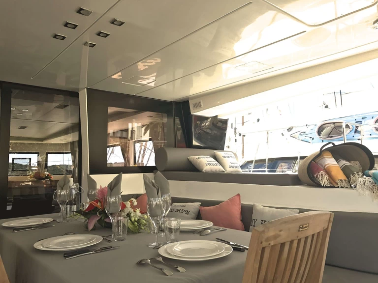 Lagoon Reve2Mer charter bareboat eller skeppad i Mahé