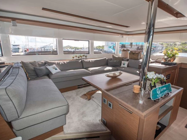 Lagoon KARMA charter bareboat eller skeppad i Tortola