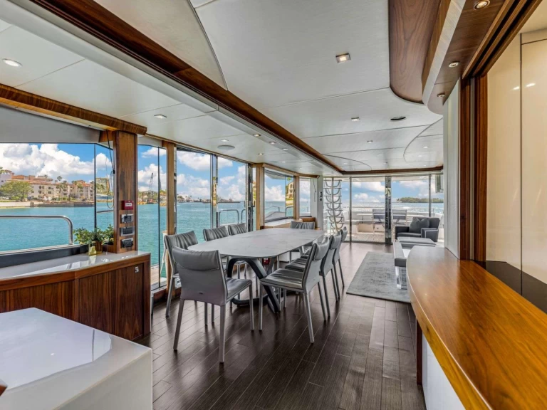 Hyra Lyx yacht med eller utan skeppare Sunseeker Miami  