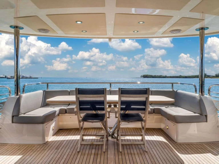 Uthyrning Lyx yacht Sunseeker med en båtlicens 