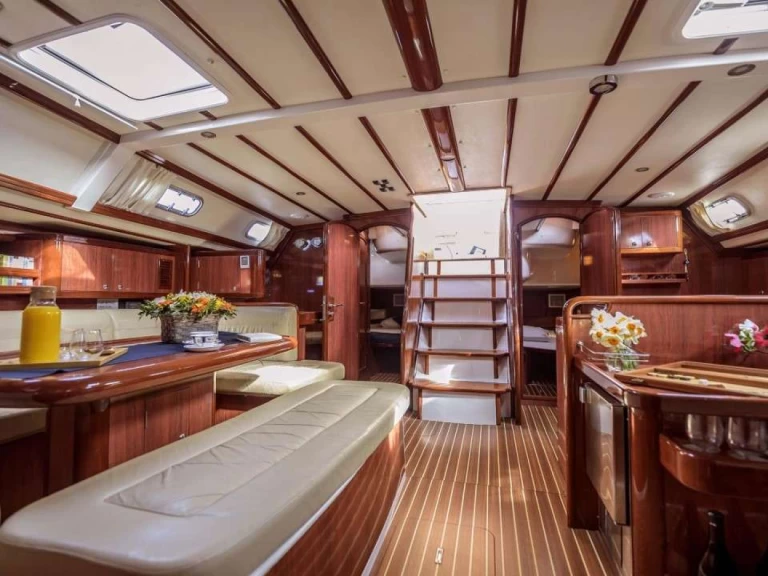 Ocean Yachts MYTHOS charter bareboat eller skeppad i Aten