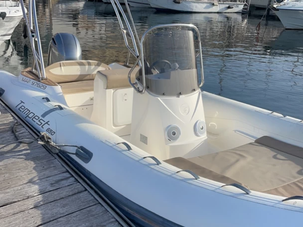 Hyra RIB med eller utan skeppare Capelli Marseille 