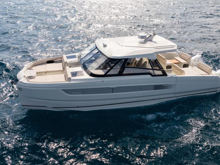 YOT 41 charter bareboat eller skeppad i Port la Forêt