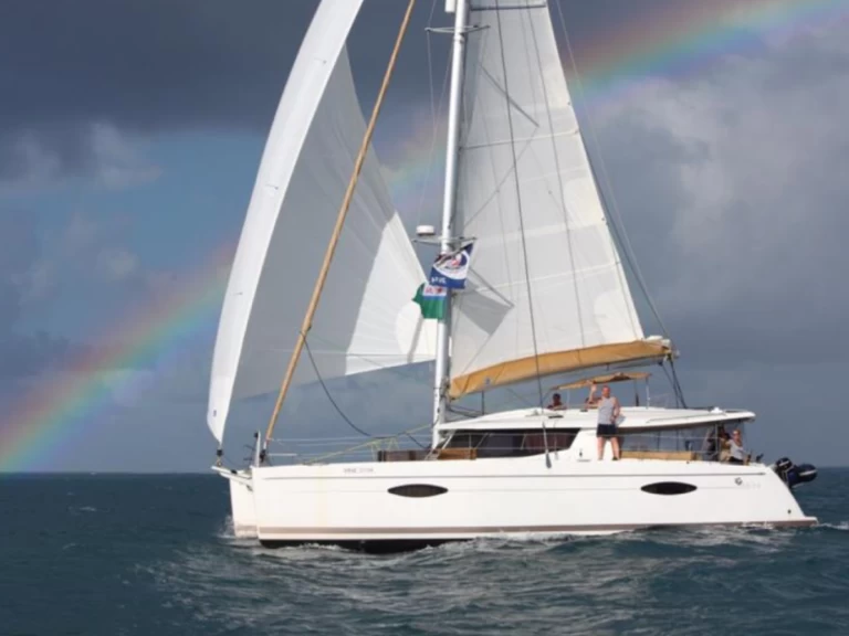 Hyra Katamaran  med eller utan skeppare Fountaine Pajot Porto Montenegro 