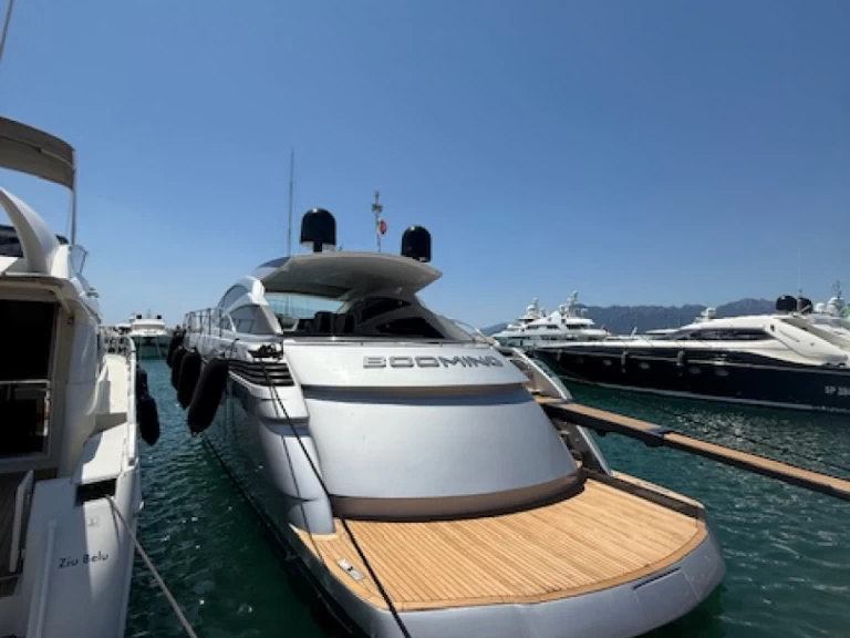 Hyra Lyx yacht med eller utan skeppare Pershing Porto di Salerno 
