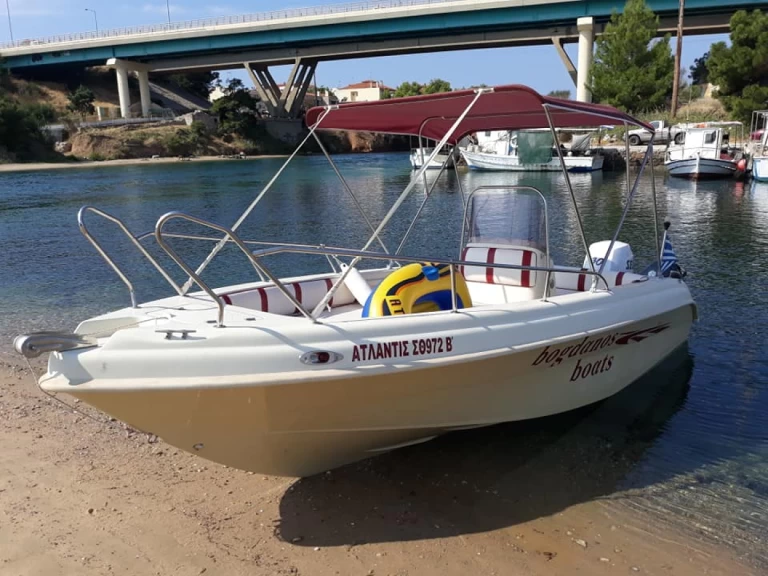 Karel Open charter bareboat eller skeppad i Néa Potídhaia