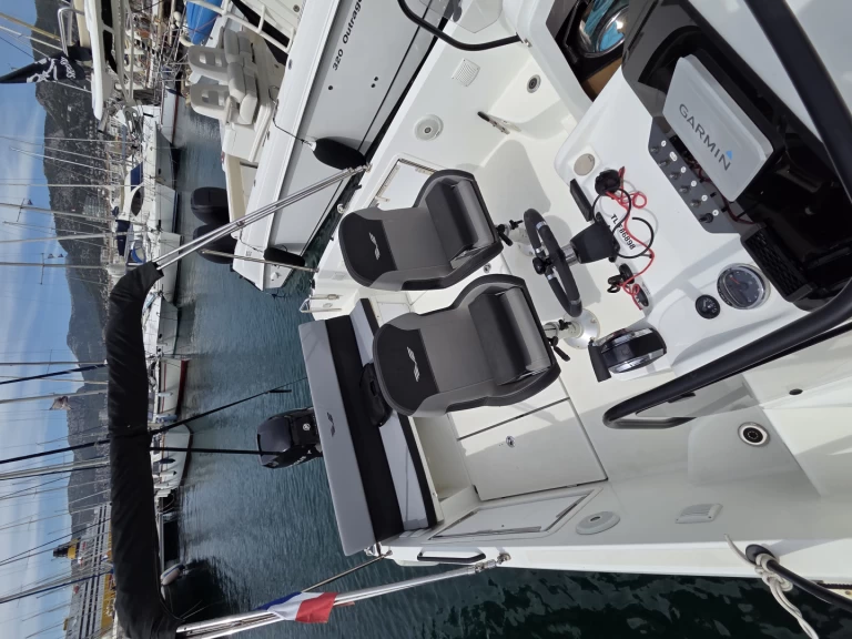 Yacht charter Toulon billig Flyer Serie 8