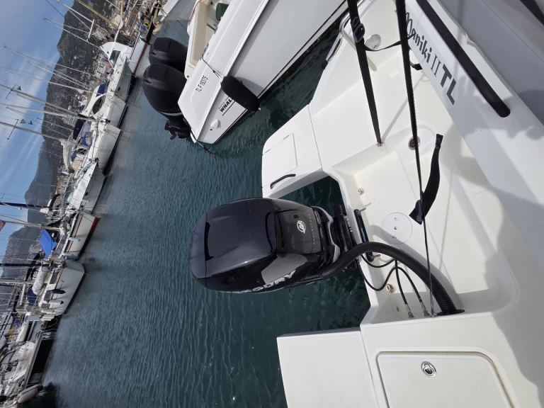 Hyra Motorbåt  med eller utan skeppare Bénéteau Toulon 