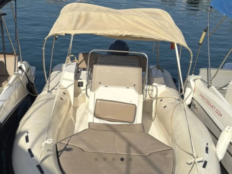 Atlantic 580 charter bareboat eller skeppad i Villajoyosa