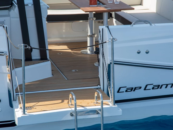 Hyra Motorbåt  med eller utan skeppare Jeanneau Roses 