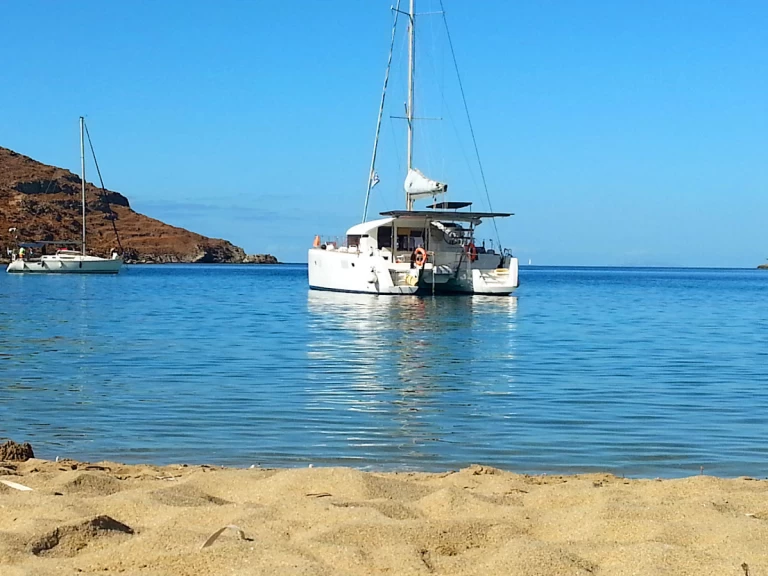Lagoon Lagoon 39 charter bareboat eller skeppad i Nea Peramos