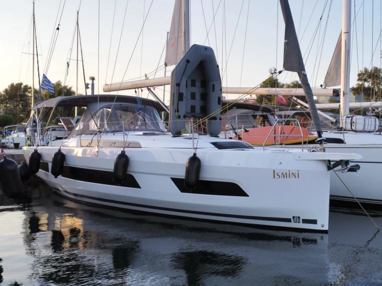 Dufour Dufour 41 charter bareboat eller skeppad i Kos 