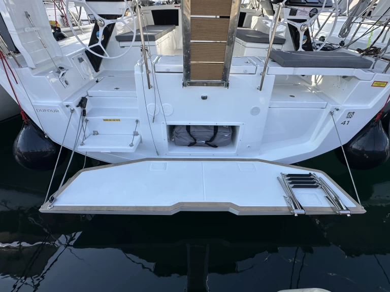 Dufour Dufour 41 charter bareboat eller skeppad i Kos 