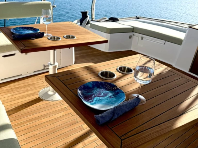 Bali Bali 5.4 charter bareboat eller skeppad i Ibiza Town