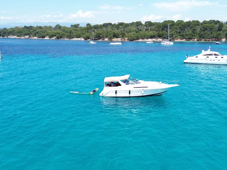 Hyra Motorbåt  med eller utan skeppare Chris Craft Antibes 