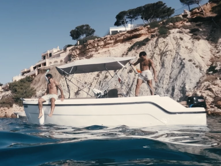 AQUA AQUA 515 charter bareboat eller skeppad i Santa Ponsa